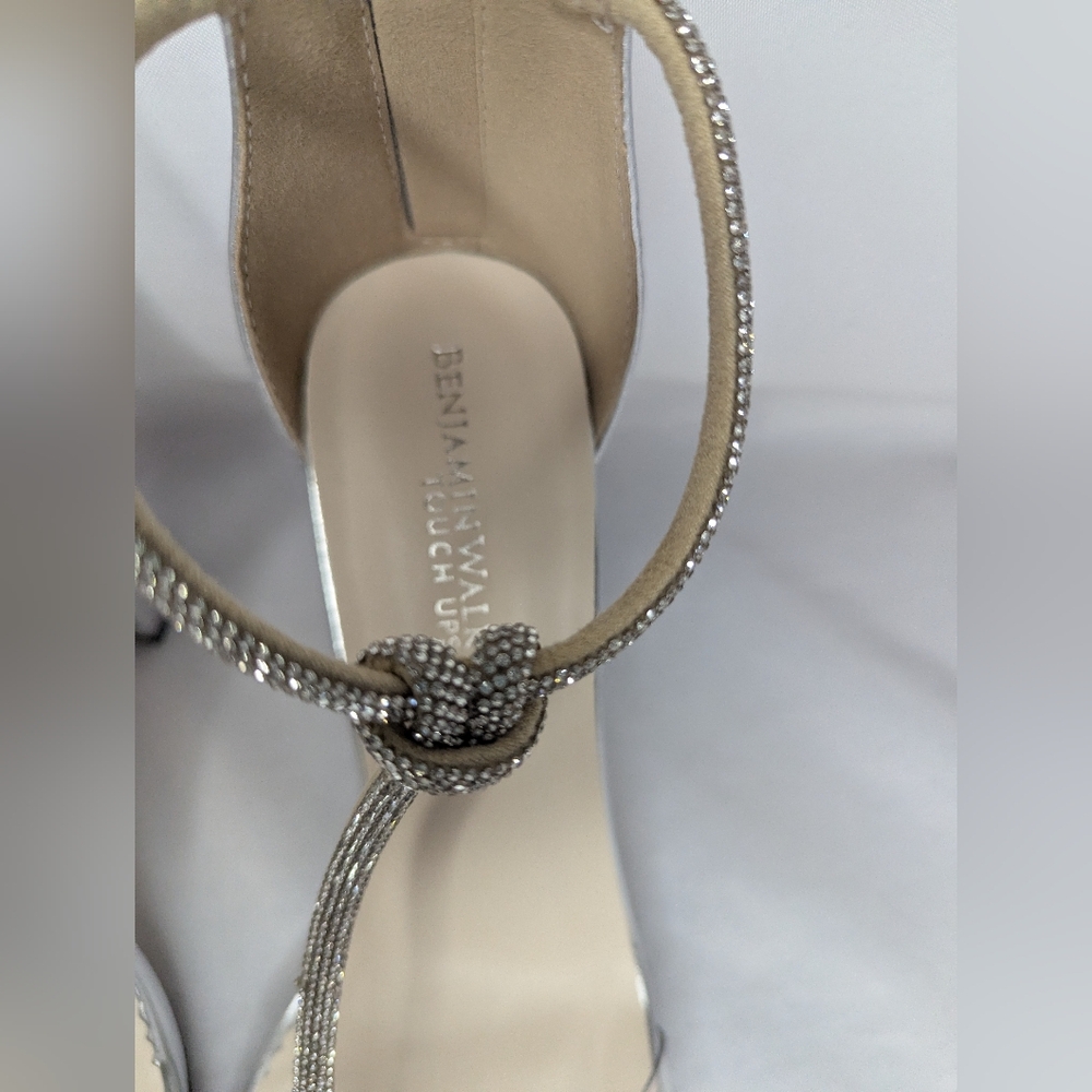 NWOB Benjamin Walk Touch Ups Sienna T-Strap Heeled Sandals Women's Size 7.5 - Picture 2 of 9